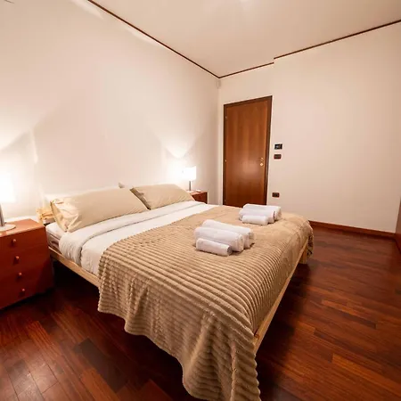 Terrace - 2 Camere, 2 Bagni, Metro A Due Passi Daire *