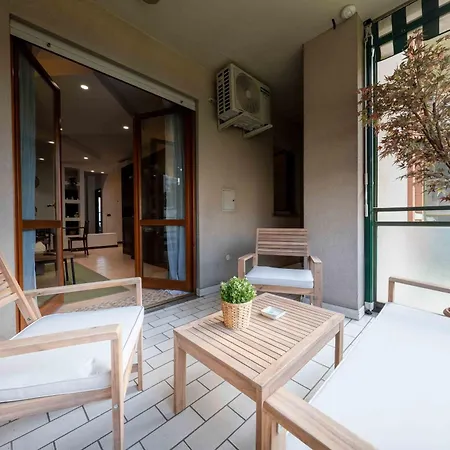 Terrace - 2 Camere, 2 Bagni, Metro A Due Passi Apartment *